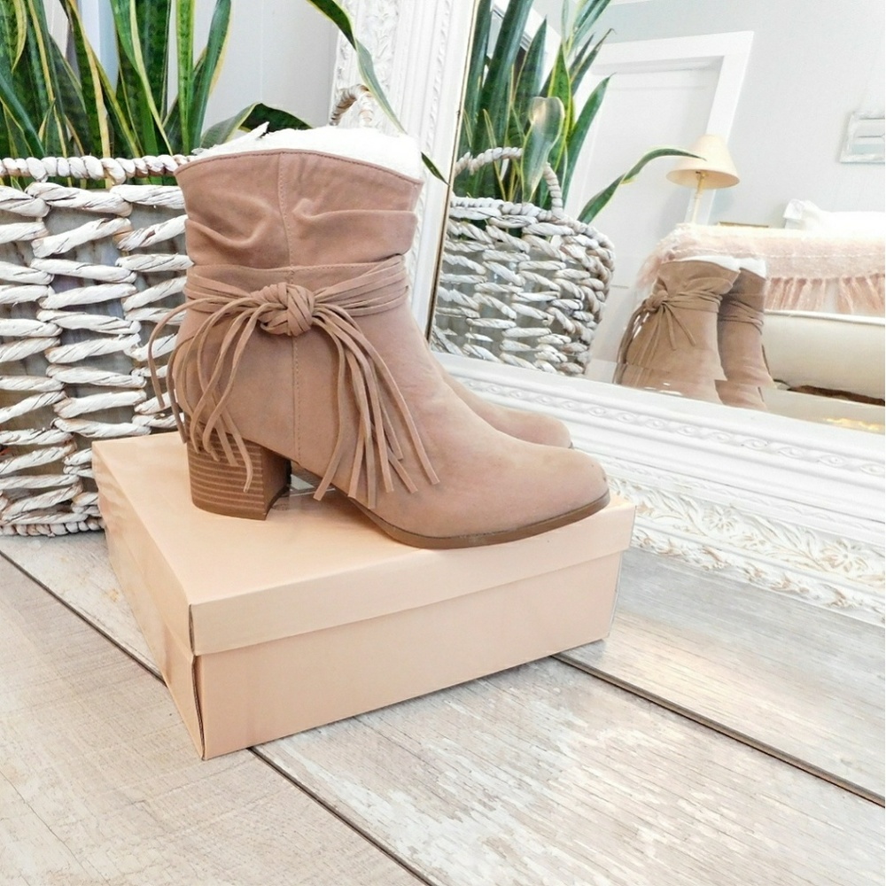 *2 LEFT* SZ 5.5 & 6 NIB-SUEDE ANKL BOOTS w/ FRINGE - Picture 3 of 8
